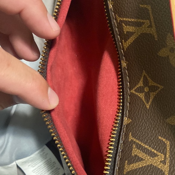 Louis V purse - Picture 6 of 11